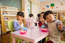 Cho trẻ ăn gì để tăng sức đề kháng giữa dịch COVID-19?
