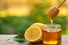 Vì sao trẻ em dưới 1 tuổi không nên ăn mật ong?