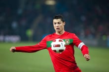 Ngôi sao bóng đá Cristiano Ronaldo nhiễm viêm phổi Vũ Hán